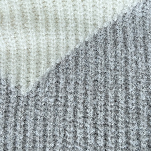 Romeo & Juliet Couture Chunky Knit Cropped Sweater Size Medium Long Sleeves - Picture 6 of 9